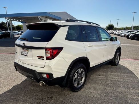 Used 2023 Honda Passport TrailSport image 5