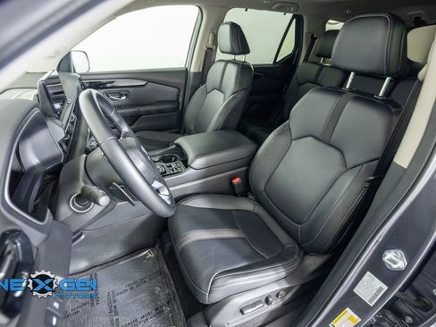 Used 2025 Honda Pilot Touring image 23