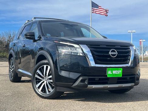 Used 2023 Nissan Pathfinder Platinum image 2