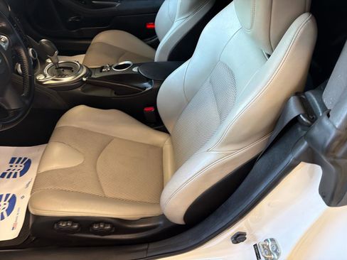 Used 2014 Nissan 370Z Touring RWD image 10