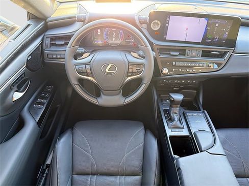 Used 2022 Lexus ES 350 Ultra Luxury image 17