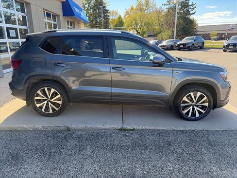 Certified 2023 Volkswagen Taos SE image 10