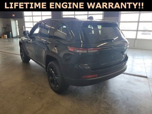 New 2025 Jeep Grand Cherokee Limited w/ Black Appearance Package image 7