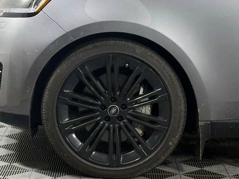 Certified 2025 Land Rover Range Rover SE image 12