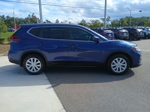 Used 2018 Nissan Rogue S image 4
