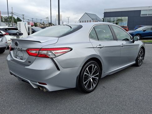 Used 2019 Toyota Camry image 8