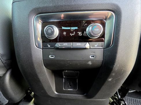 Used 2021 GMC Yukon Denali w/ Denali Premium Package AWD/4WD image 74