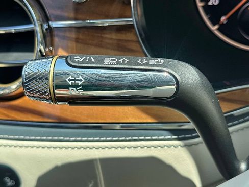 Used 2024 Bentley Flying Spur V8 AWD/4WD image 40