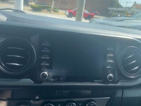 Used 2022 Toyota Tacoma SR image 6