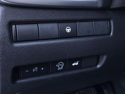 Used 2024 Nissan Rogue SV w/ SV Premium Package image 19