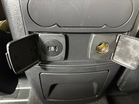 Used 2024 Ford Explorer XLT w/ Equipment Group 202A image 34