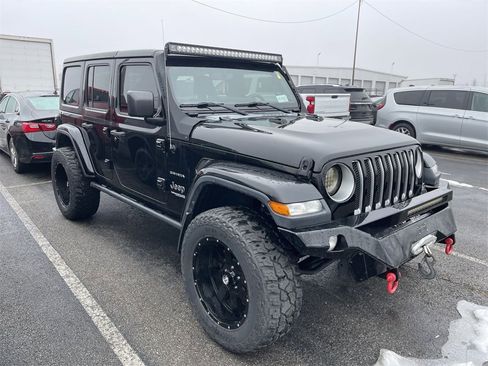 Used 2018 Jeep Wrangler Unlimited Sahara image 13