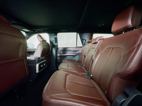 Used 2024 Ford Expedition Limited image 29