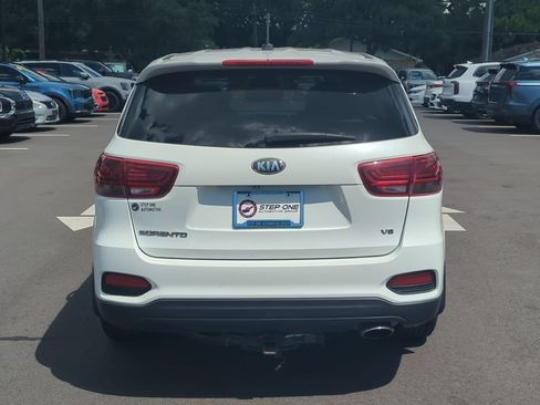 Used 2019 Kia Sorento FWD V6 image 6