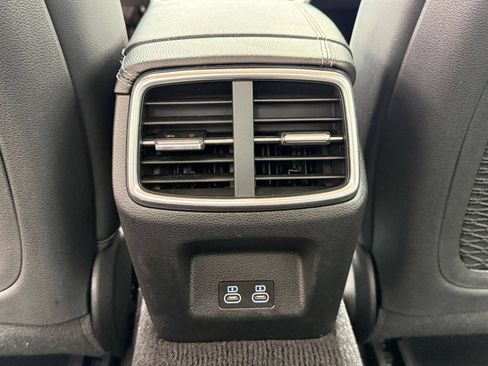 Used 2025 Genesis G70 2.5T AWD/4WD image 23