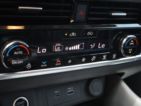 Used 2023 Nissan Rogue SL w/ SL Premium Package FWD image 21