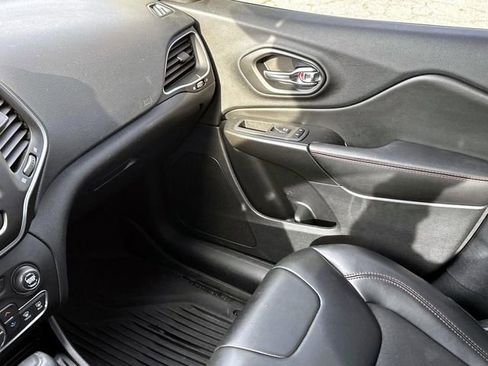 Used 2020 Jeep Cherokee Trailhawk w/ Cold Weather Group image 31