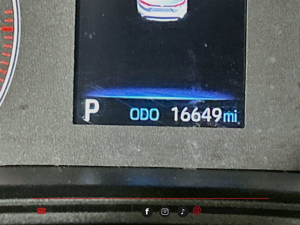 Used 2025 Toyota Corolla LE FWD image 11