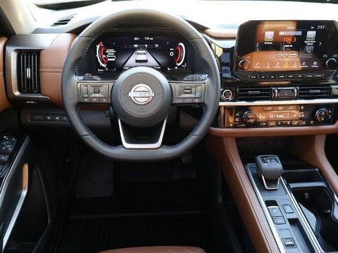 Certified 2023 Nissan Pathfinder Platinum FWD image 17