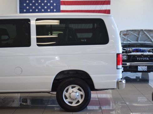 Used 2014 Ford E-350 and Econoline 350 XLT image 18