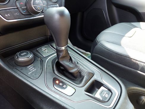 Certified 2019 Jeep Cherokee High Altitude image 15