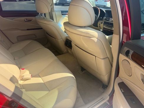 Used 2013 Lexus LS 460 w/ Comfort Pkg RWD image 13
