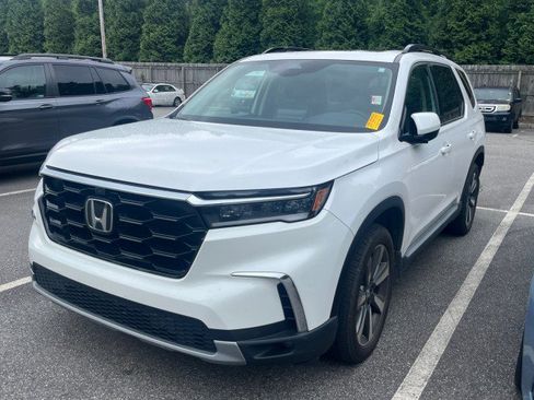 Certified 2023 Honda Pilot Elite image 2