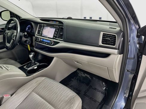 Used 2017 Toyota Highlander Plus FWD image 35