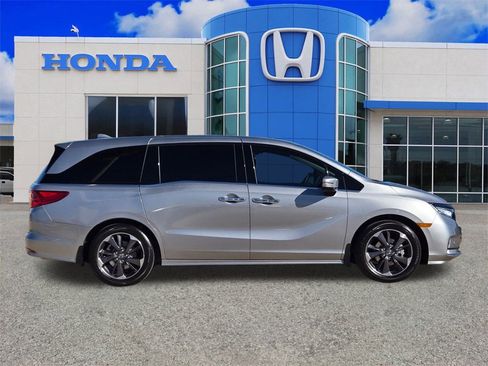 Used 2024 Honda Odyssey Elite image 2