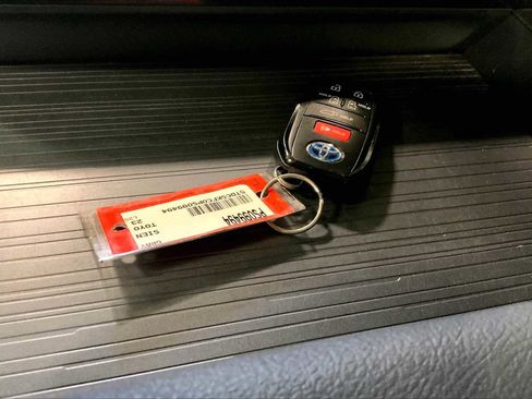 Used 2023 Toyota Sienna XLE Woodland Edition image 14