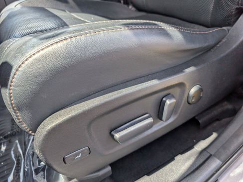 Used 2017 Toyota Highlander Limited AWD/4WD image 10