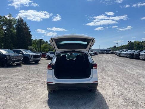 Used 2023 Chevrolet Equinox LS FWD image 8
