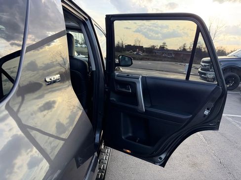 Used 2018 Toyota 4Runner SR5 Premium image 36