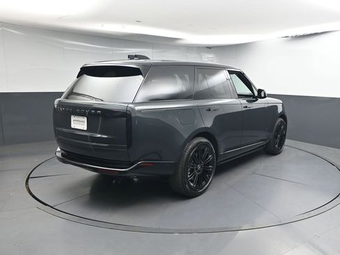 Used 2025 Land Rover Range Rover SE AWD/4WD image 24