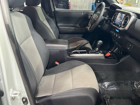 Used 2022 Toyota Tacoma TRD Sport image 27