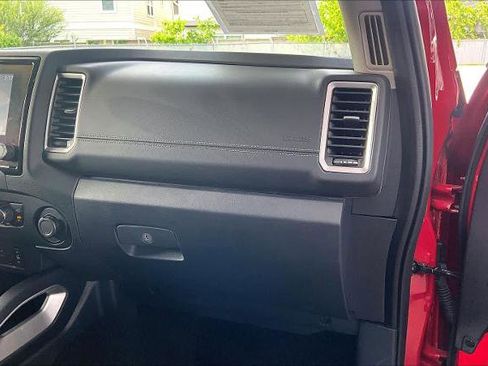 Certified 2022 Nissan Frontier SV RWD image 18