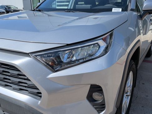 Used 2021 Toyota RAV4 XLE FWD image 6