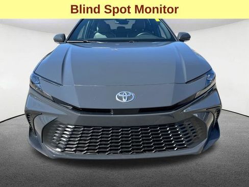 Used 2025 Toyota Camry SE FWD image 4