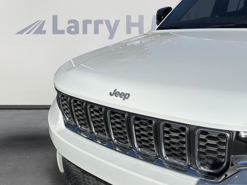 New 2025 Jeep Grand Cherokee Laredo X w/ Trailer Tow Package image 11