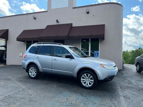 Used 2012 Subaru Forester 2.5X Limited AWD/4WD image 2