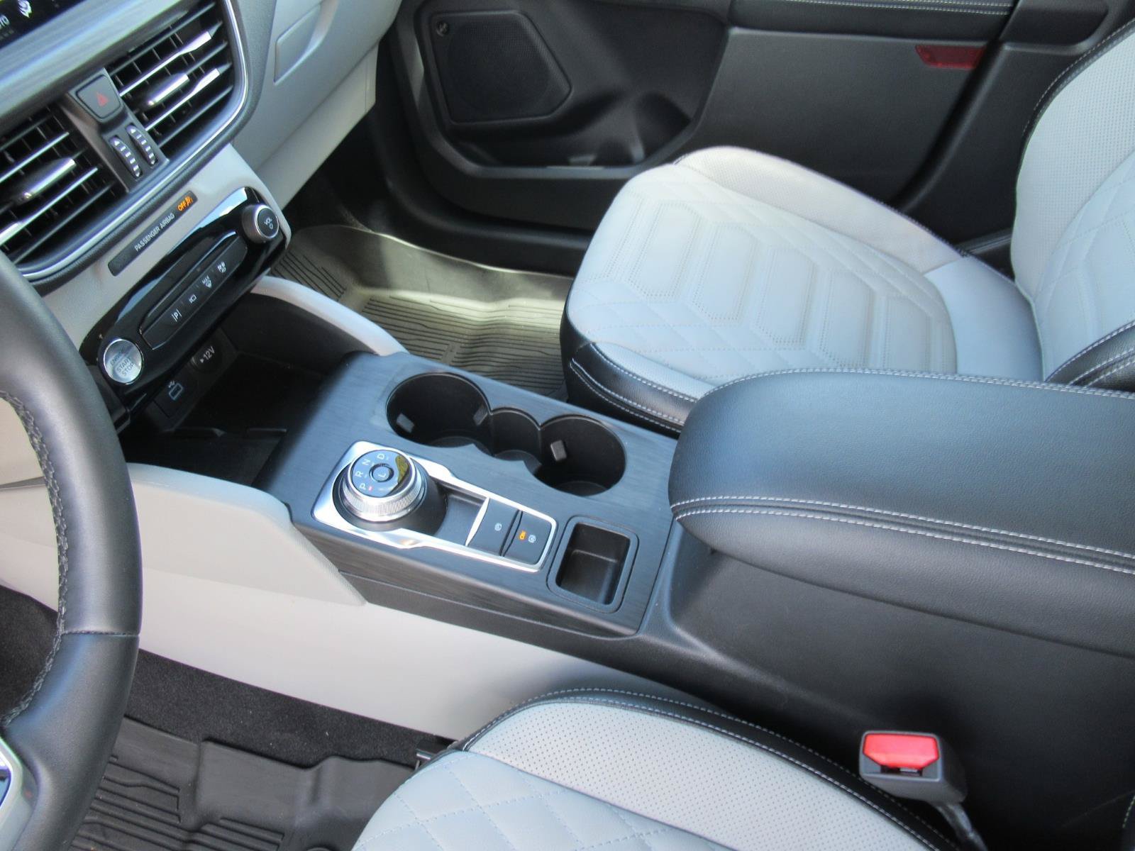 Used 2023 Ford Escape Platinum w/ Premium Technology Package AWD/4WD image 16