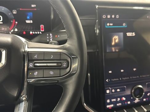 Used 2025 GMC Acadia Elevation image 13