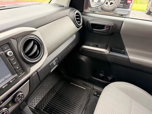 Used 2017 Toyota Tacoma SR5 w/ Tow Package AWD/4WD image 14