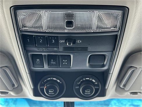 Used 2018 Toyota 4Runner TRD Off-Road Premium AWD/4WD image 28