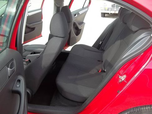 Used 2015 Volkswagen Jetta SE FWD image 9