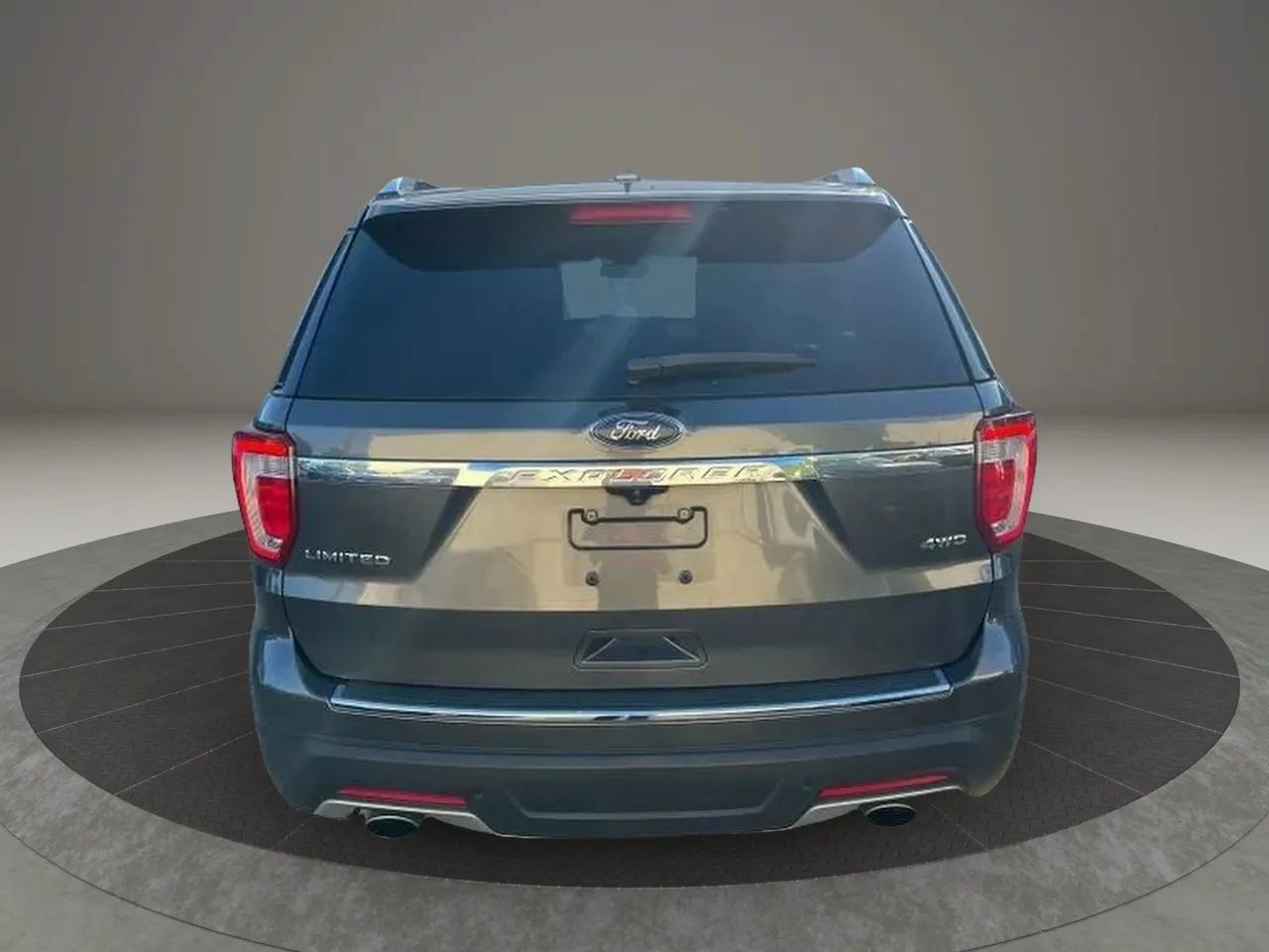 Used 2018 Ford Explorer Limited w/ Equipment Group 301A AWD/4WD image 3