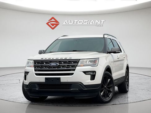 Used 2019 Ford Explorer XLT w/ Equipment Group 202A AWD/4WD image 2