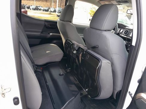 Used 2016 Toyota Tacoma SR5 w/ SR5 Appearance Package (SN) image 37