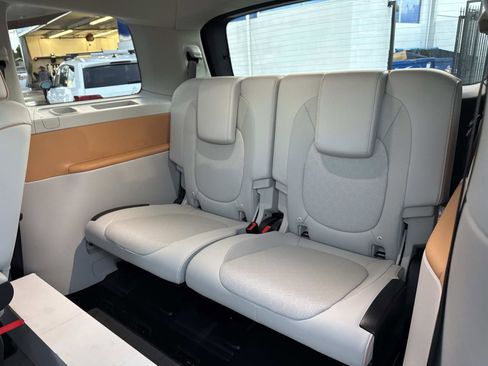 Certified 2025 Volkswagen ID. Buzz 1st Edition image 10