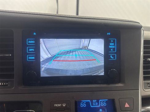 Used 2016 Toyota Sienna L image 31